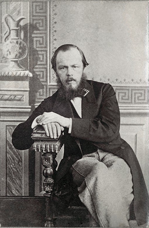 Dünya edebiyat tarihinin en sarsıcı metinlerinden biri olan Fyodor Dostoyevski’nin "Karamazov Kardeşler" romanı, sadece bir aile dramını değil, insan ruhunun ve inanç sistemlerinin derin bir anatomisini sunar. Bu eserin kalbinde yer alan "Büyük Engizisyoncu" bölümü, dinin otorite, ekmek ve mucize uğruna nasıl tahrif edilebileceğinin evrensel bir manifestosu niteliğindedir.