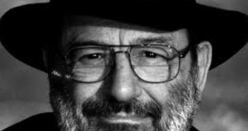Umberto Eco, romanın sonunda "Stat rosa pristina nomine, nomina nuda tenemus" (Dünkü gül sadece adıyla kalır, elimizde kalan yalnızca çıplak isimlerdir) diyerek, kelimelerin ve isimlerin geçiciliğine vurgu yapar.